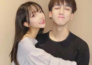 国产情侣做爱自拍,自拍摄影下的浪漫时光